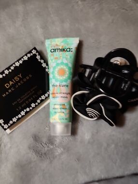 Beauty Bundle amika The Kure, Daisy Marc Jacobs Sample Size, Unbranded Hairclip